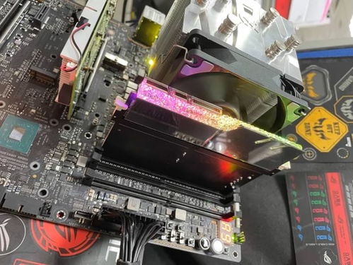 华硕ROG DDR5转DDR4转接卡初现 试验性产品引热议，前瞻技术还是过渡方案？